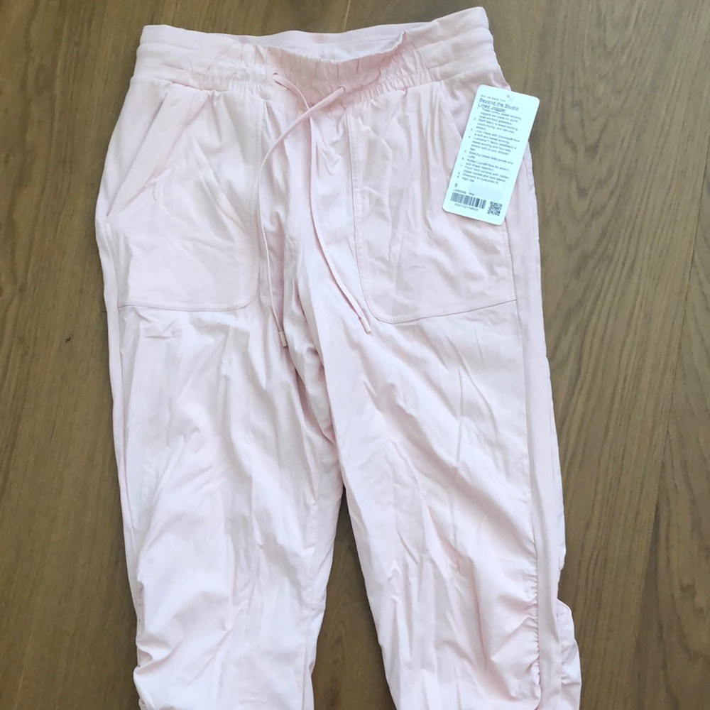 NWT Lululemon Beyond Studio Lined Jogger - size 8